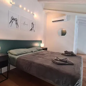 https://porta-nuova-appartamento-moderno-in-centro.it-lombardy.com